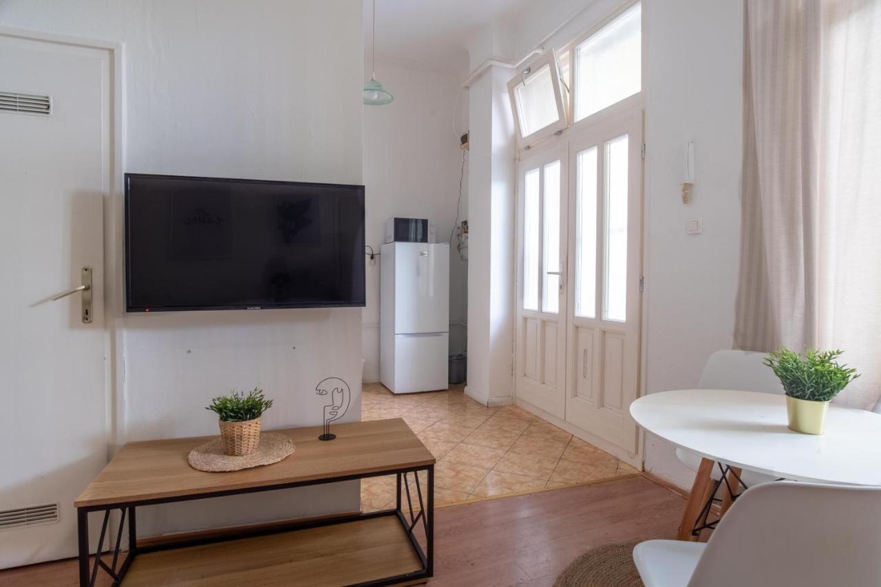 Very Central 1-Br Apt With Patio Lejlighed Budapest Eksteriør billede