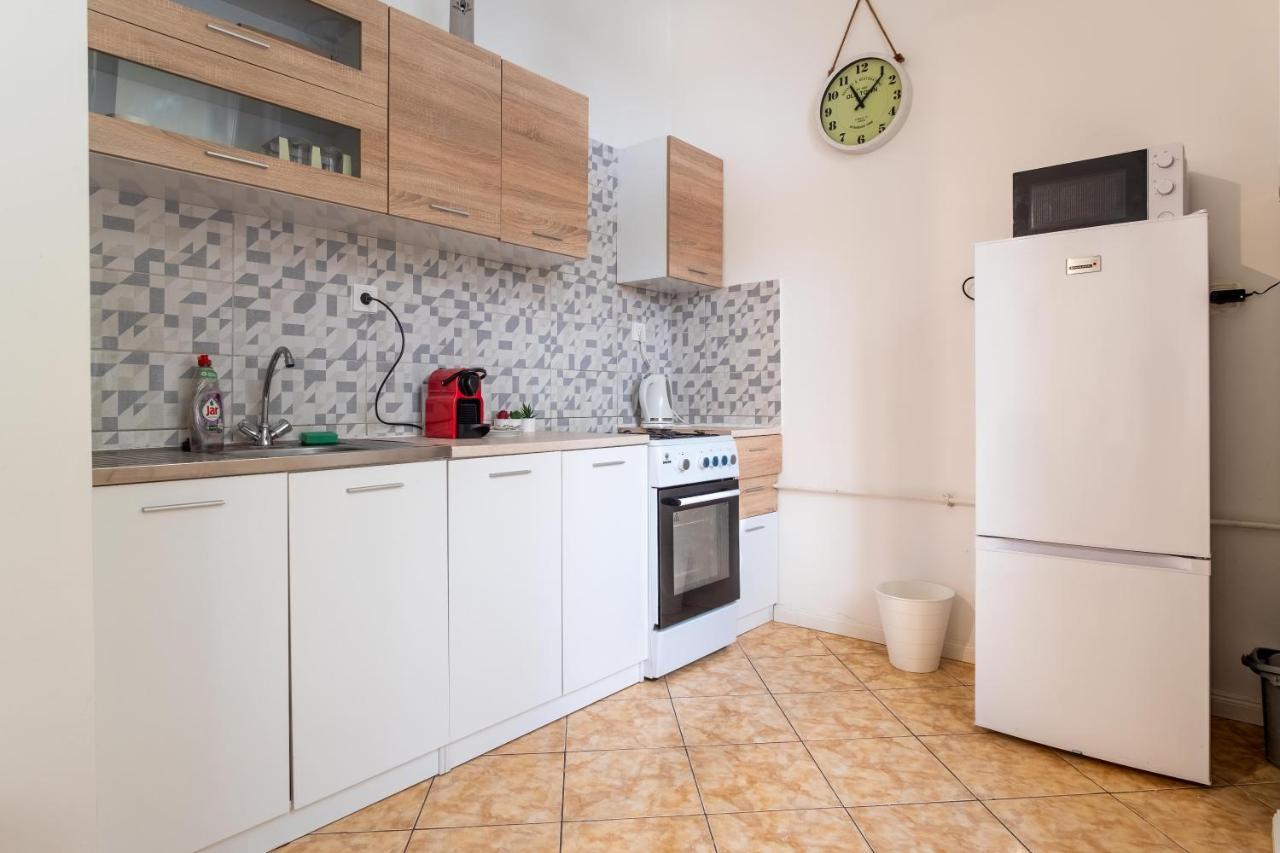 Very Central 1-Br Apt With Patio Lejlighed Budapest Eksteriør billede