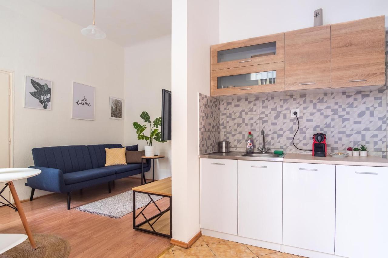 Very Central 1-Br Apt With Patio Lejlighed Budapest Eksteriør billede